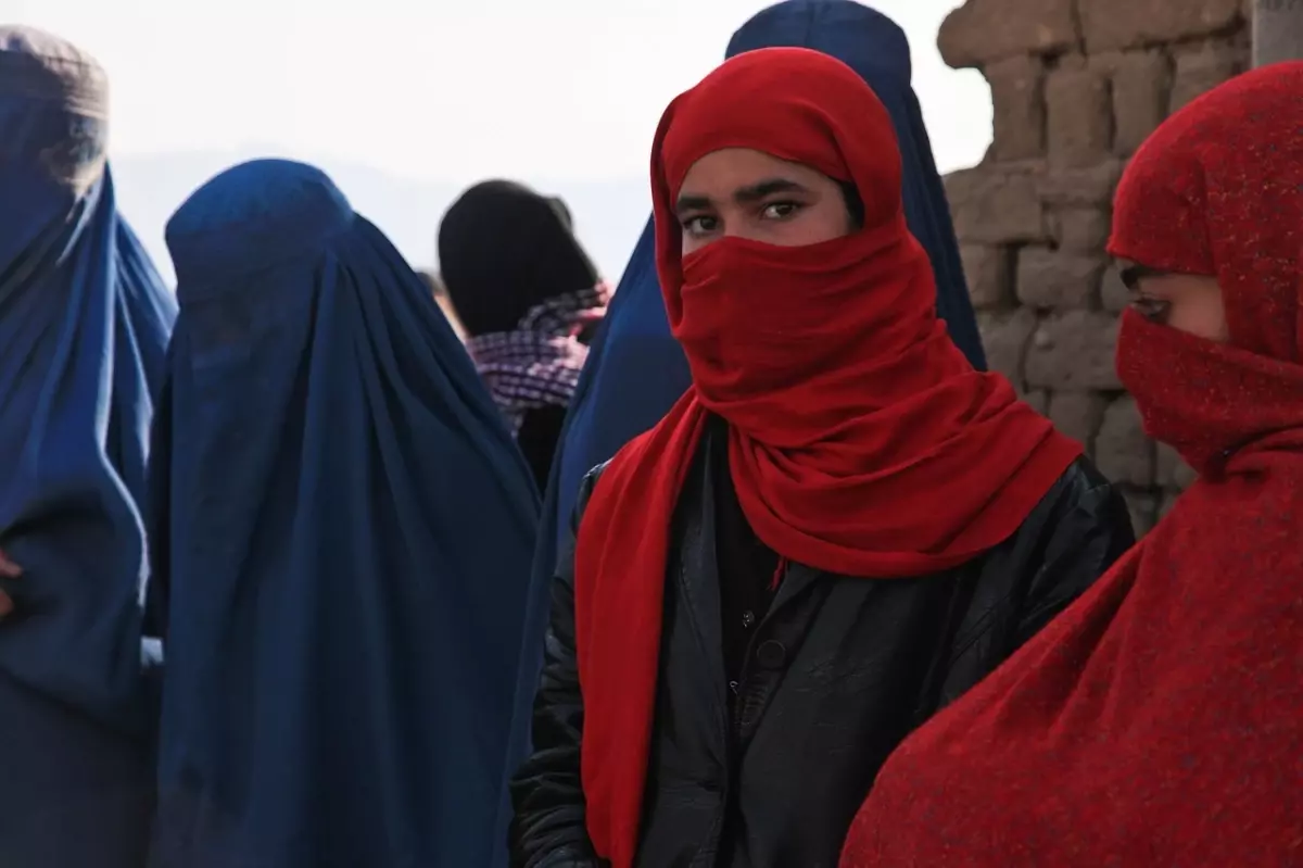 İsviçre\'de Burka Yasağı Resmen Yürürlüğe Girdi