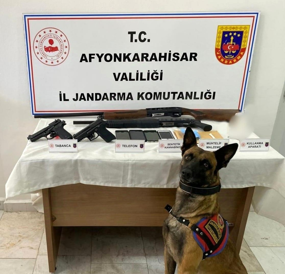 Afyonkarahisar\'da Uyuşturucu Operasyonu: 5 Gözaltı