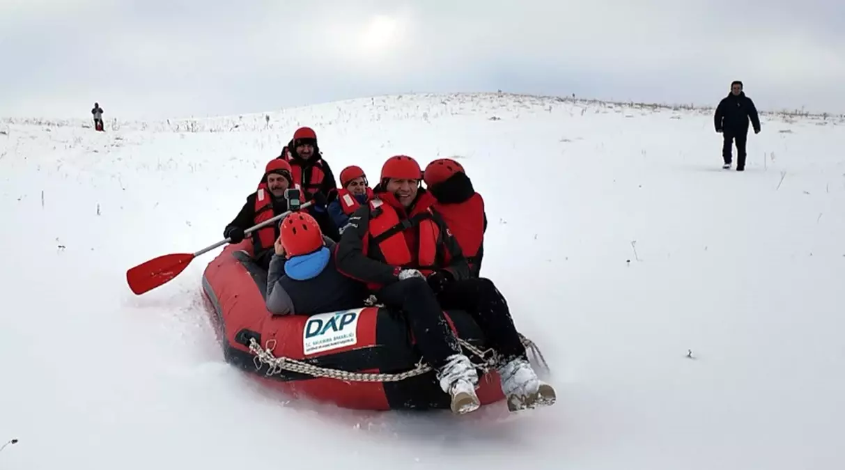 Erzurum\'da Kar Raftingi Heyecanı