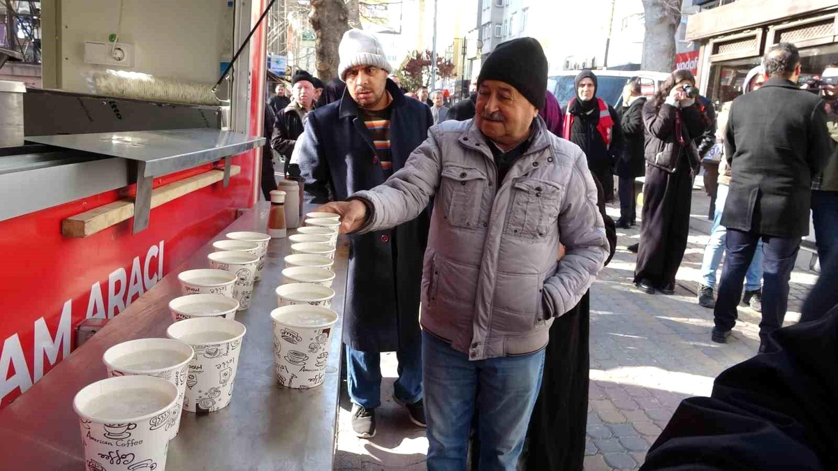 Kütahya\'da Regaip Kandili İkramı