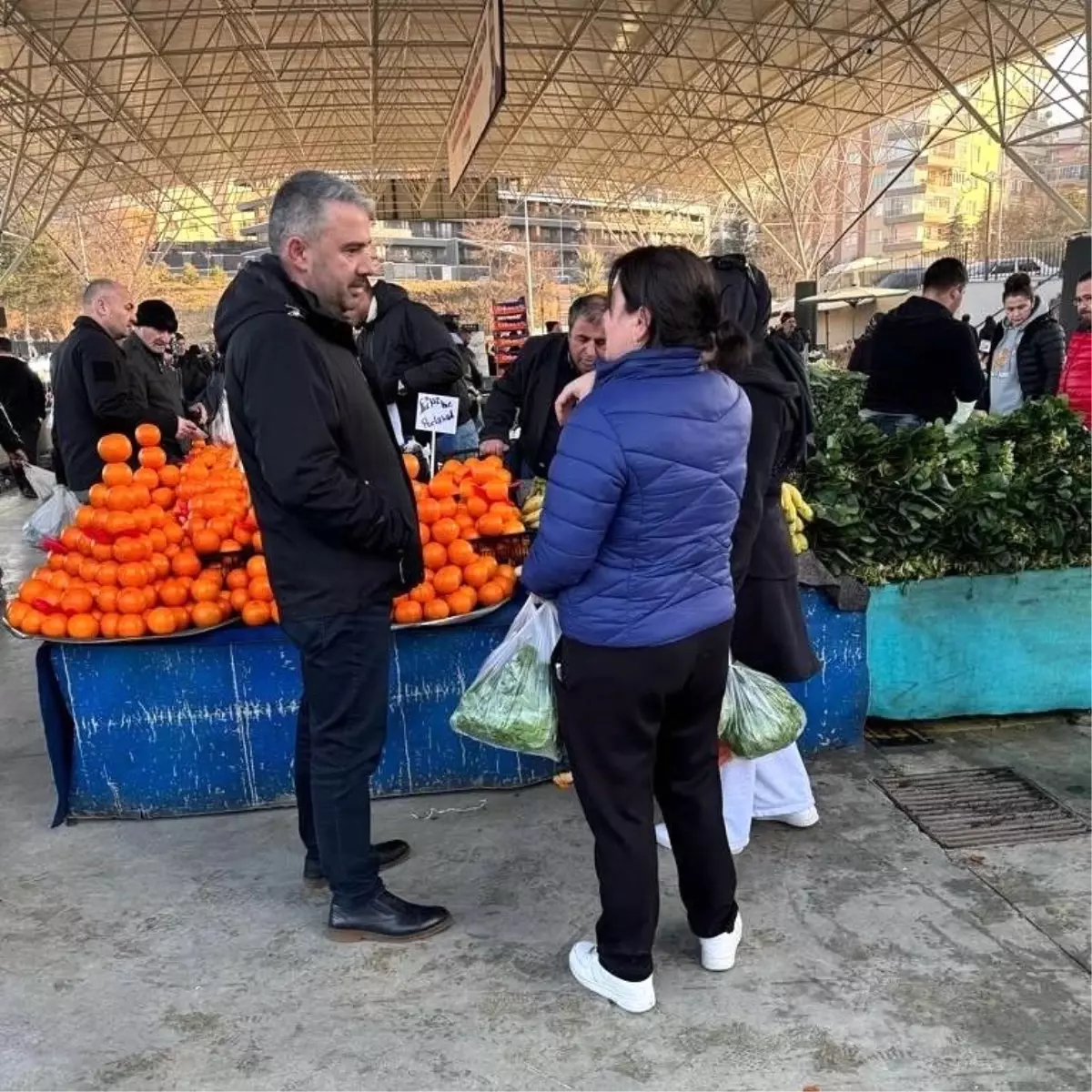 Başkan Çetin Pazar Yerini Ziyaret Etti