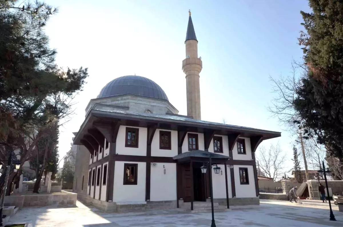 Hersekzade Ahmet Paşa Camii Yenilendi