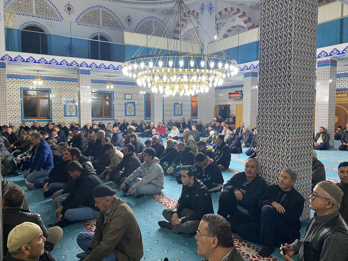 Regaip Kandili Camilerde Coşkuyla Kutlandı