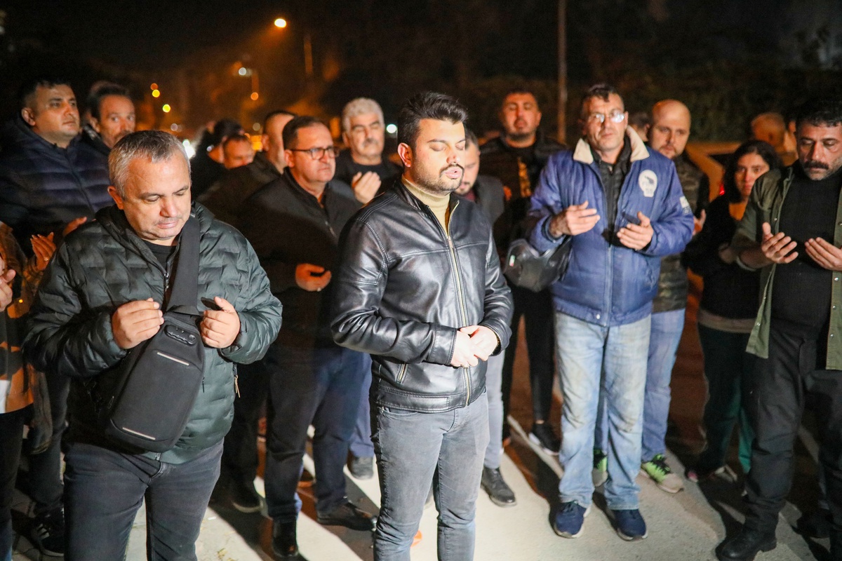 Ferdi Tayfur\'un Sevenlerinden Duygusal Veda