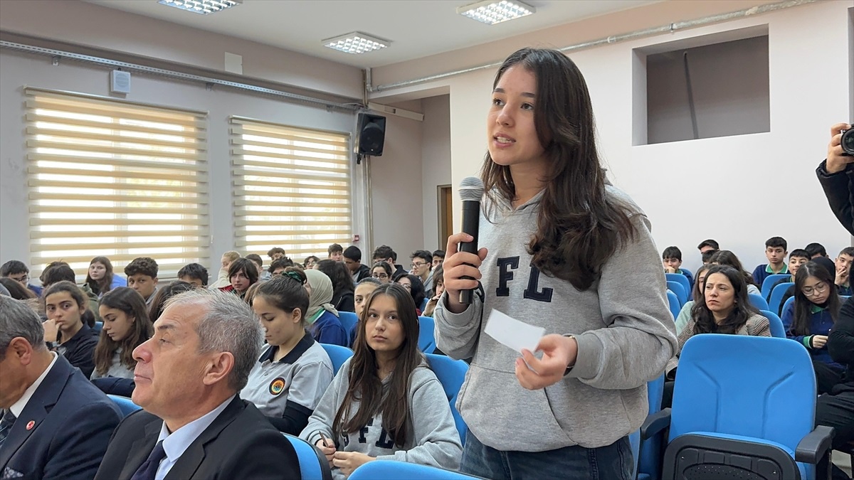 Sinop\'ta Öğrenciler Arası Münazara Etkinliği