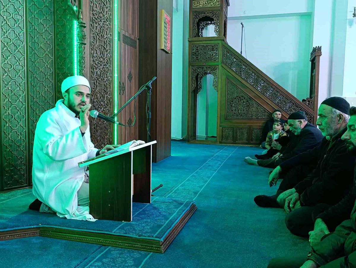 Regaip Kandili\'nde Camiler Doldu Taştı