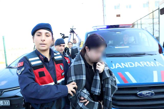 15 yaşındaki oğlunu öldürdüğü iddia edilen baba adliyede 15 yaşındaki oğlunu öldürdüğü iddia edilen baba adliyede