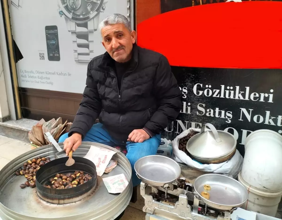 43 Yıldır Kestane Satışı Yapıyor