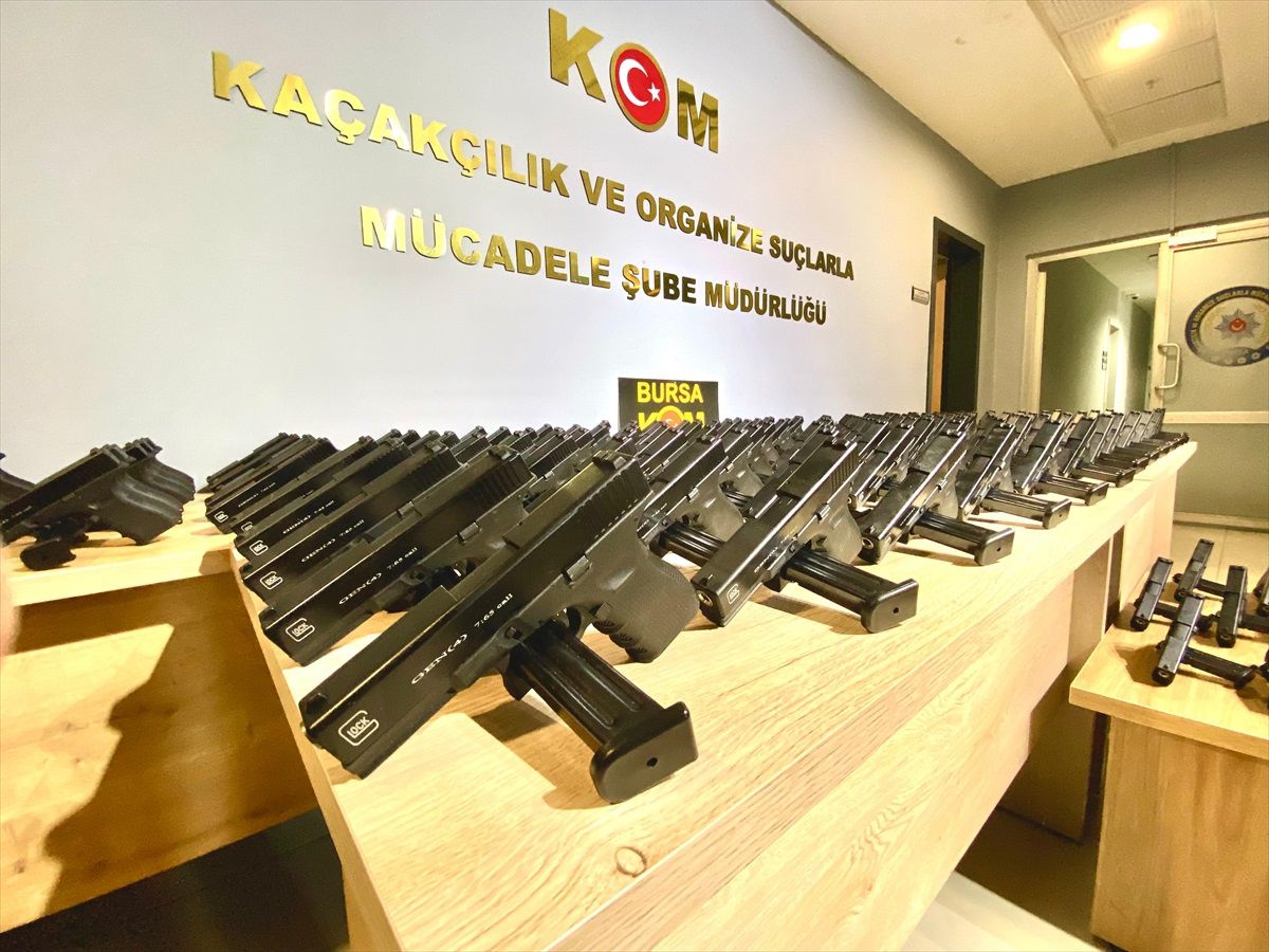 İnegöl\'de 150 Ruhsatsız Tabanca Ele Geçirildi