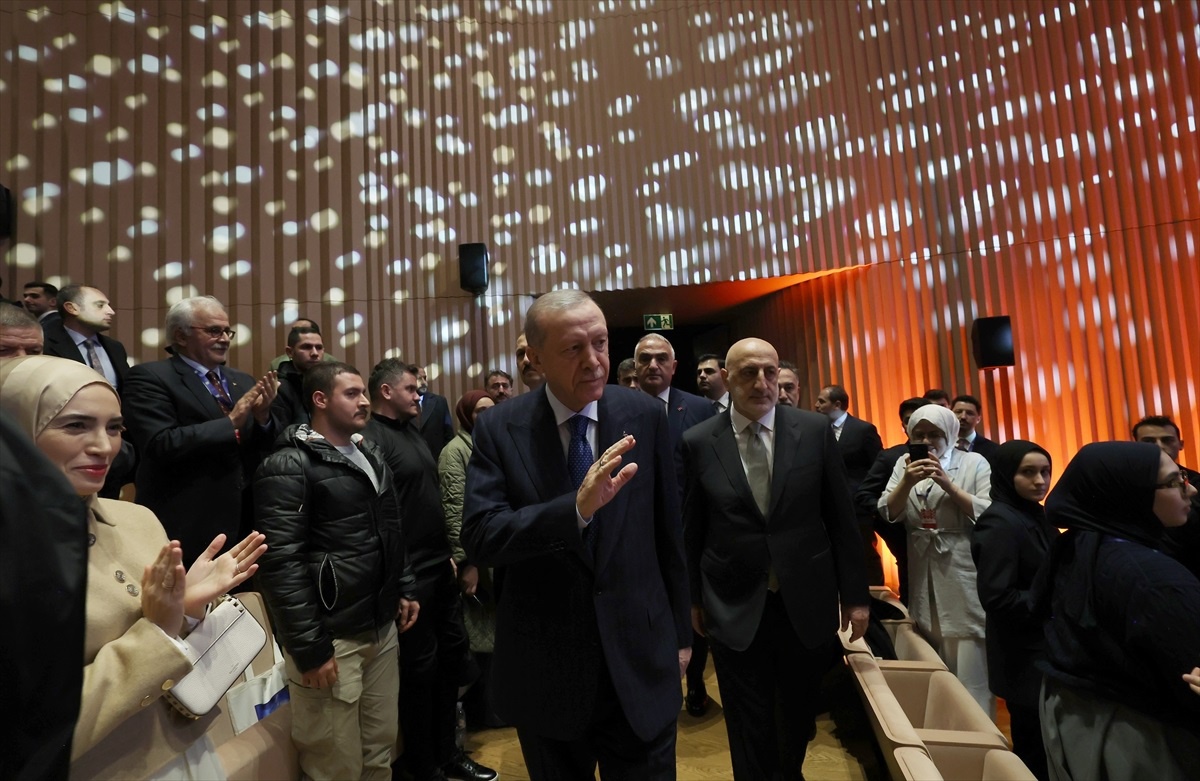 Cumhurbaşkanı Erdoğan, Necip Fazıl Ödülleri Töreni\'nde konuştu: (1)