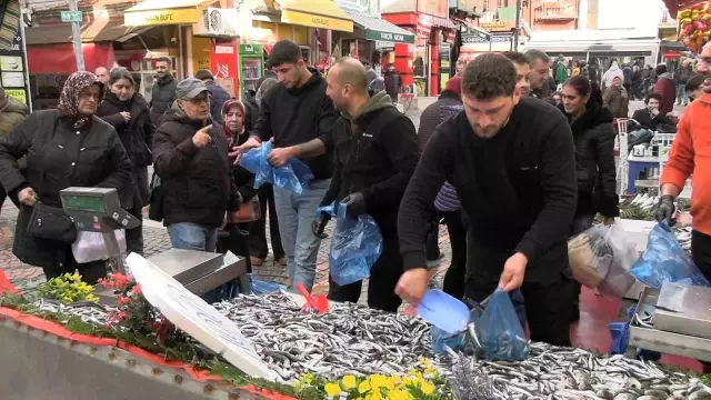 Edirne'de Hamsi Fiyatları Düşünce Sıra Oluştu