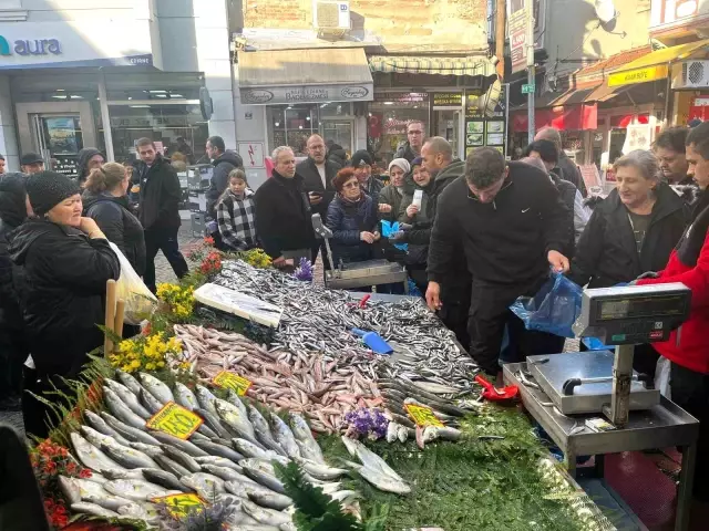 Edirne'de Hamsi Fiyatları Düşünce Sıra Oluştu