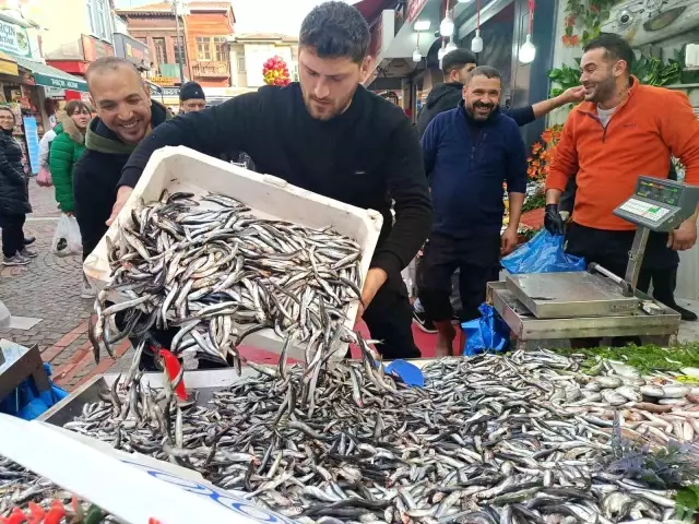 Edirne'de Hamsi Fiyatları Düşünce Sıra Oluştu