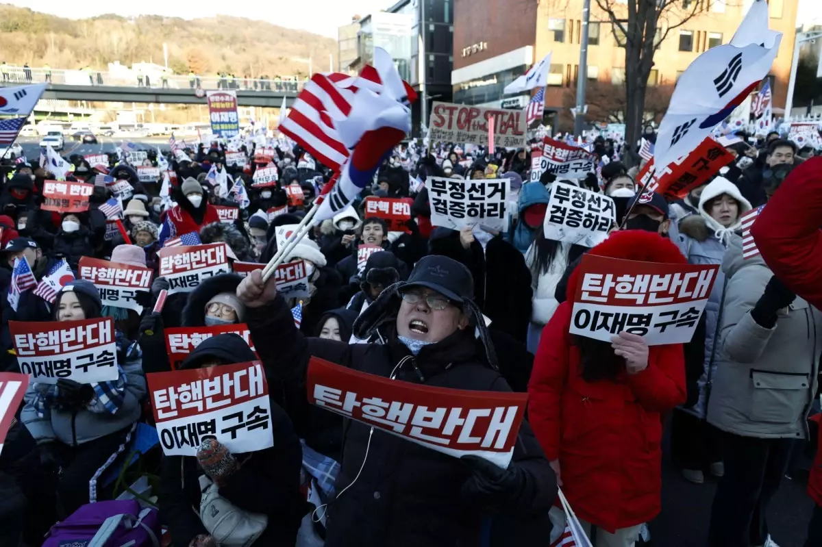 Güney Kore\'de Cumhurbaşkanına Gözaltı Girişimi