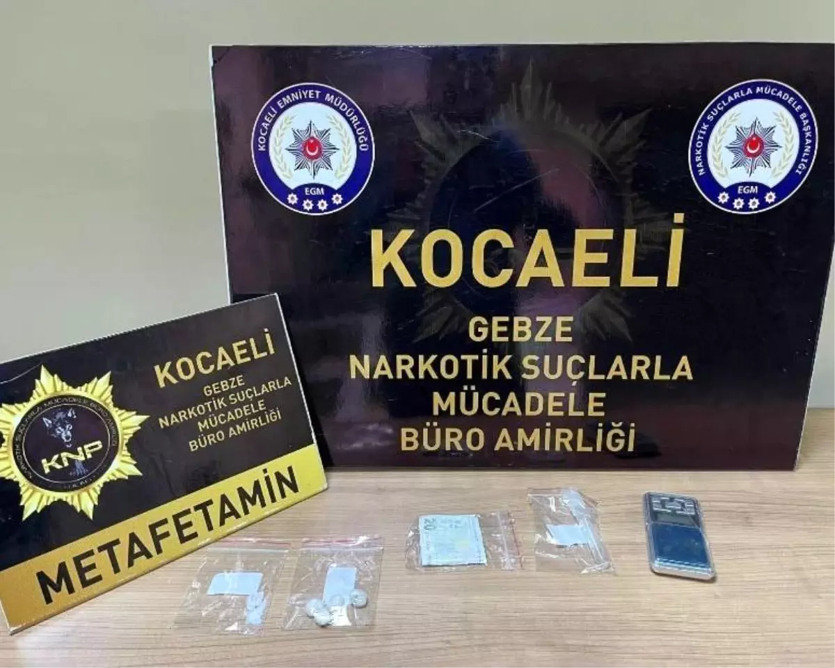 Kocaeli\'de Uyuşturucu Operasyonu: 3 Tutuklama