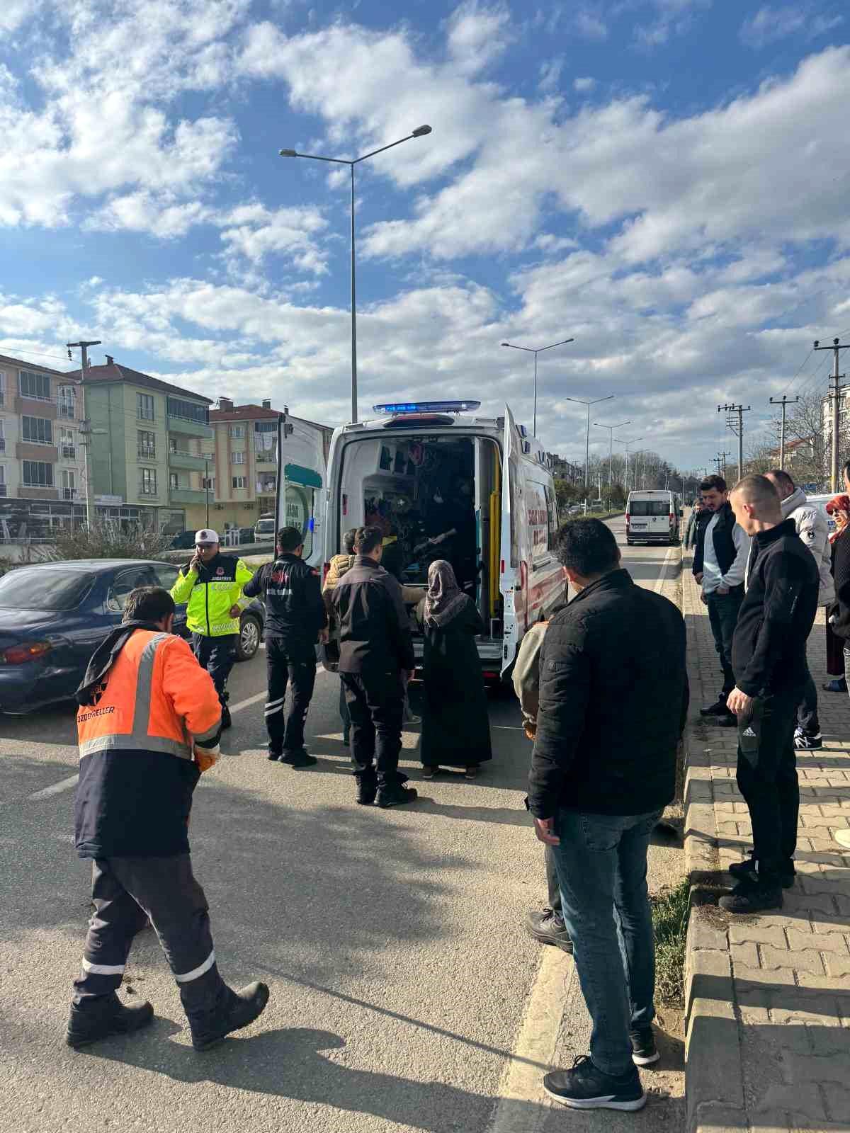Bartın\'da Minibüs Bisiklete Çarptı
