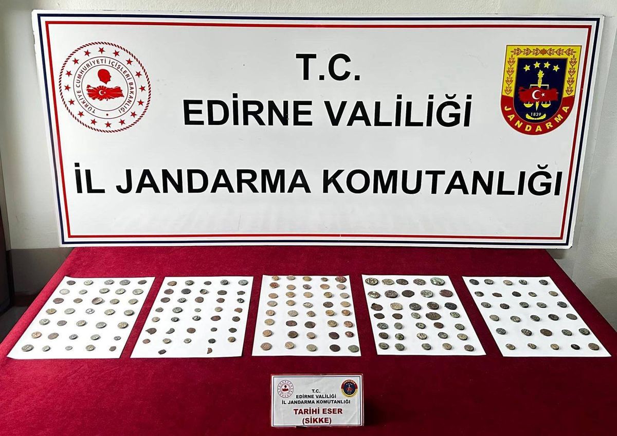 Edirne\'de Yolcu Otobüsünde Tarihi Eser Operasyonu