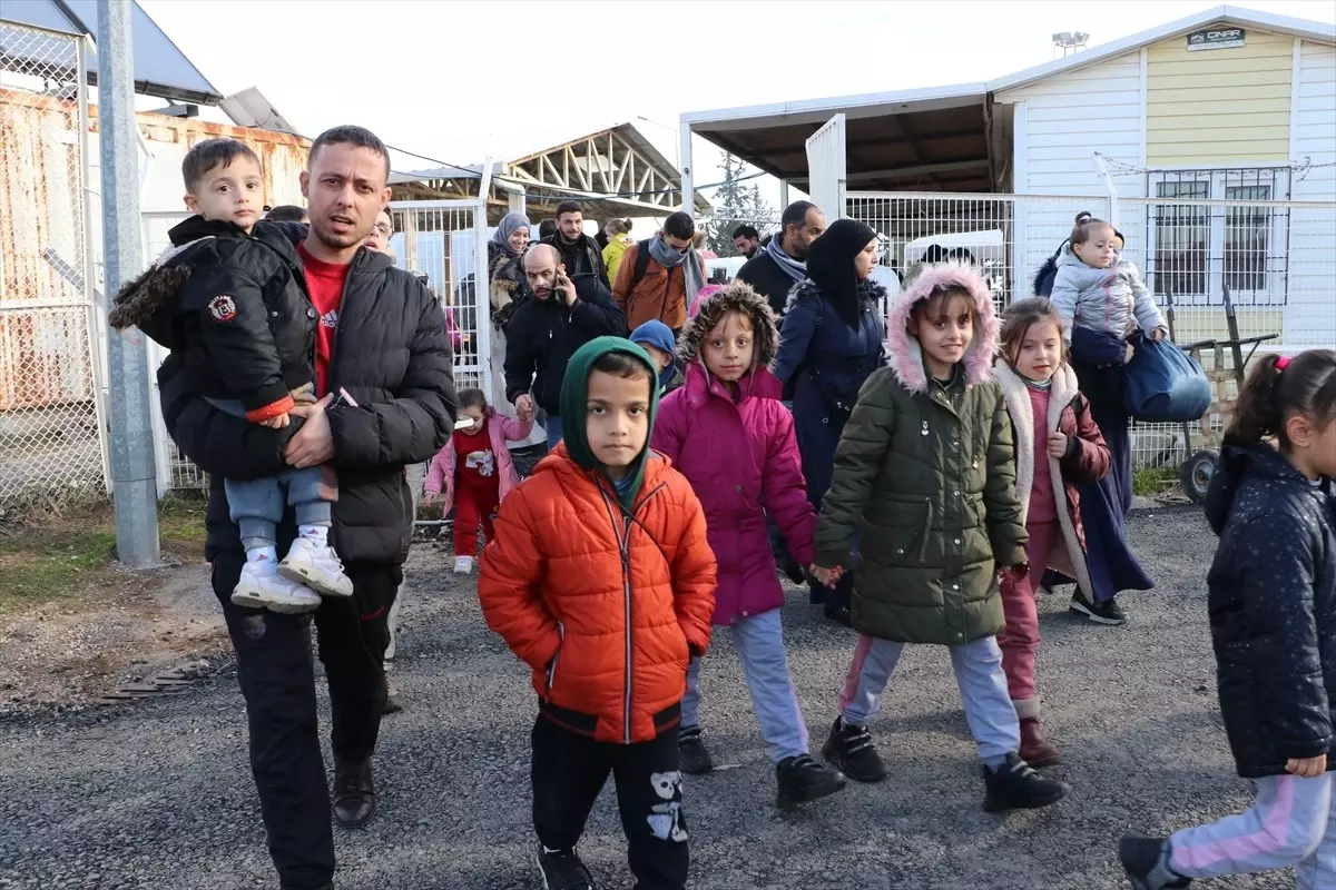 Suriyeliler Ülkelerine Dönmeye Başladı