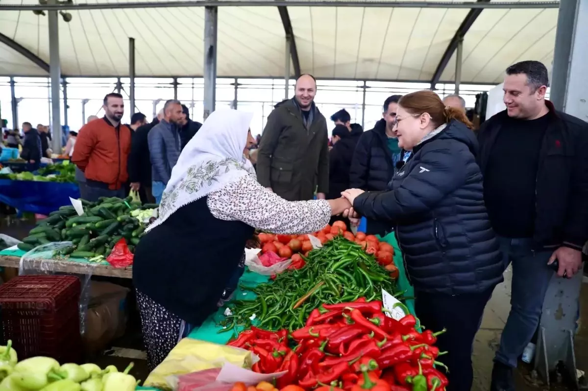 Didim Belediye Başkanı Hatice Gençay Cumartesi Pazarını Ziyaret Etti