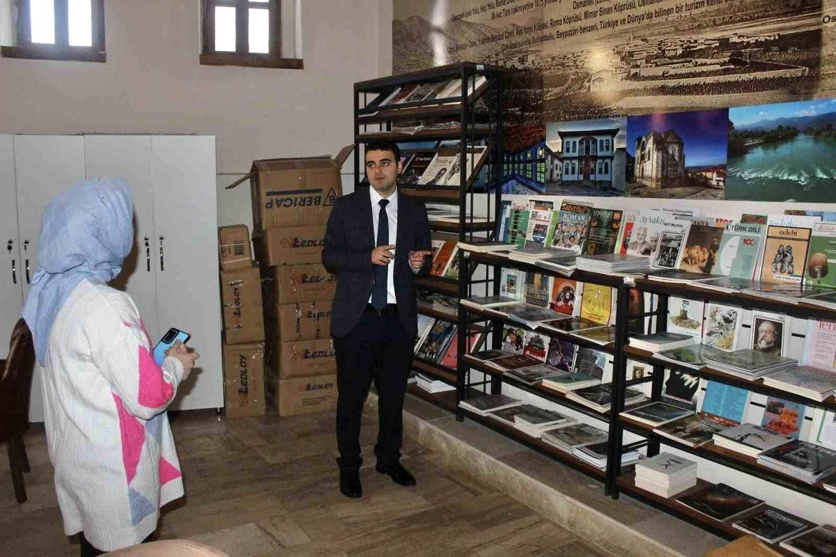 Osmaneli Halk Kütüphanesi 9 Bin Kaynağa Sahip
