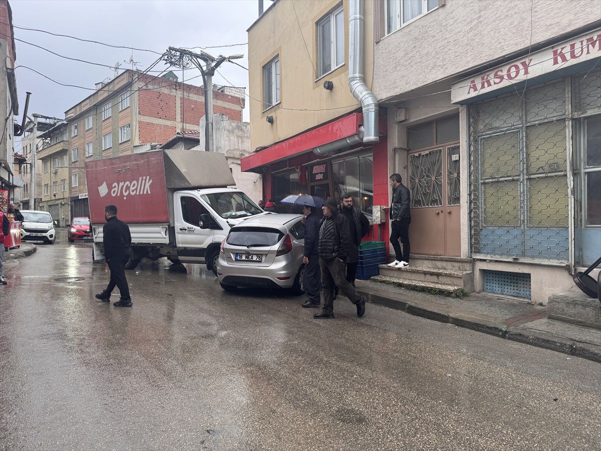 Ehliyetsiz Sürücü Kaçarken Kaza Yaptı