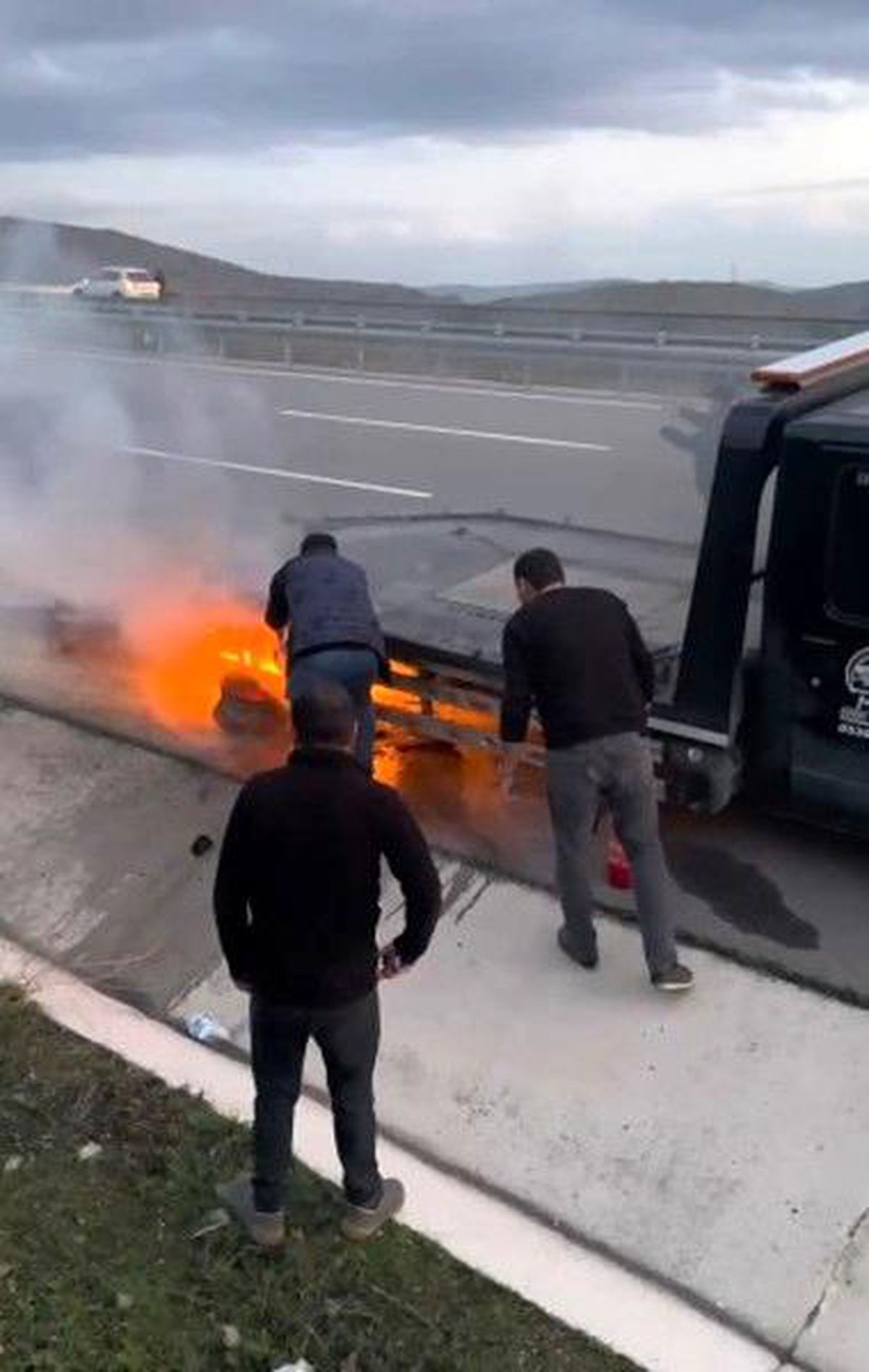 Balıkesir\'de Çekici Yangın Çıkardı