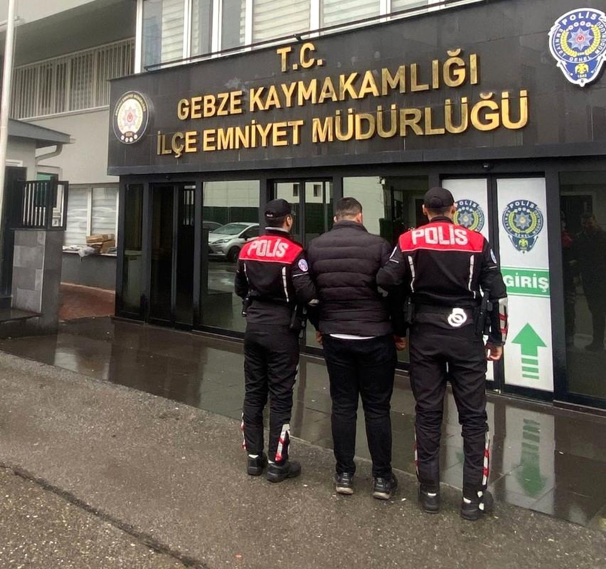 Kocaeli\'de İki Hükümlü Yakalandı