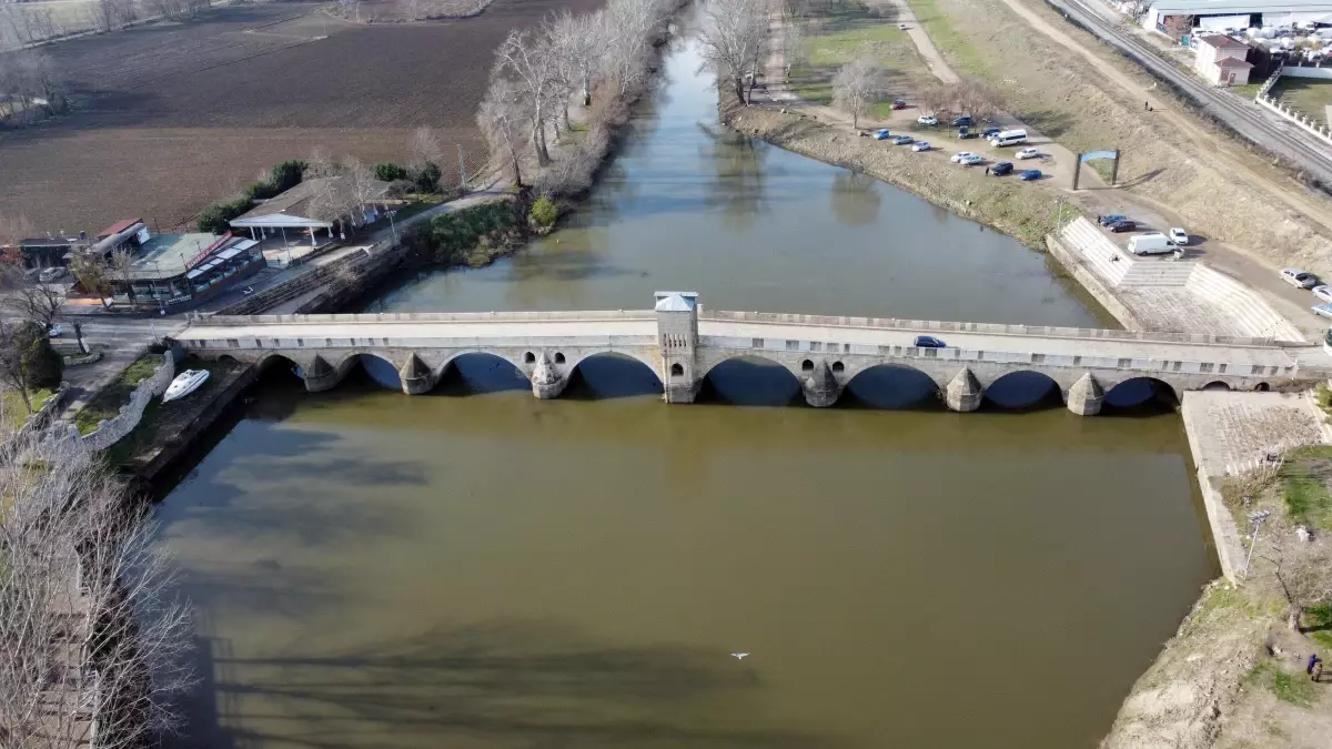 Edirne\'de kuruma noktasına gelen nehirlerin debileri 3 kat arttı