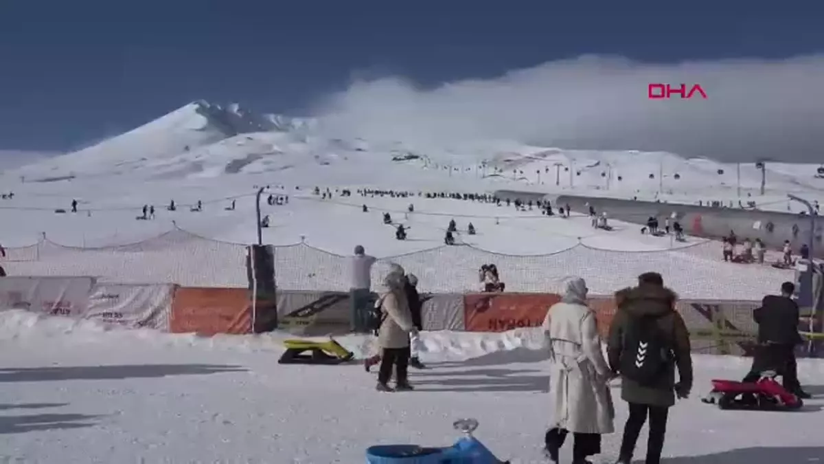 Erciyes Kayak Merkezi Yoğun İlgi Görüyor