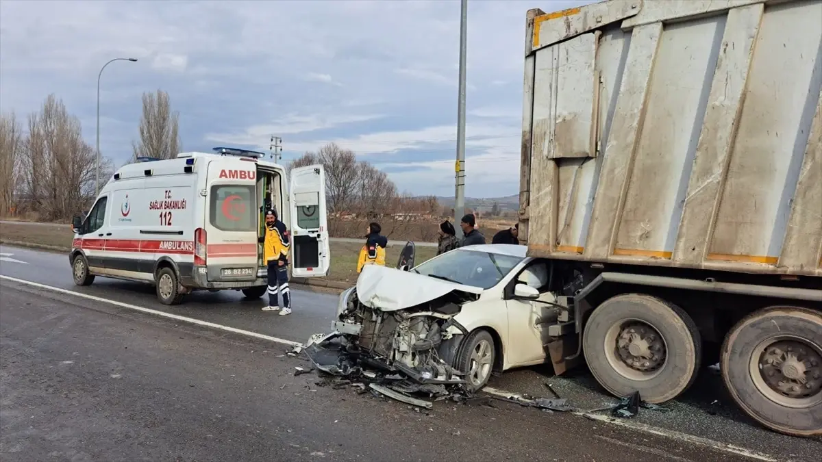 Eskişehir\'de Trafik Kazası: Bir Yaralı