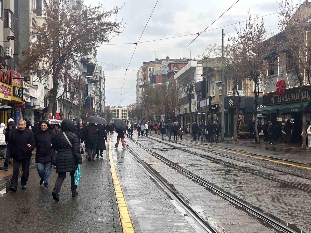 Eskişehir\'de Aniden Bastıran Yağış