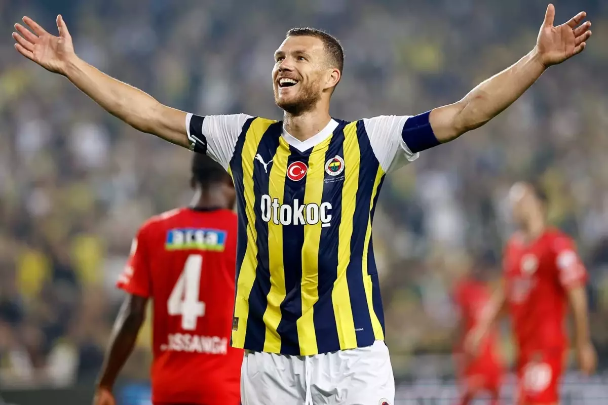 Fenerbahçe, Edin Dzeko ile yollarını ayıracak