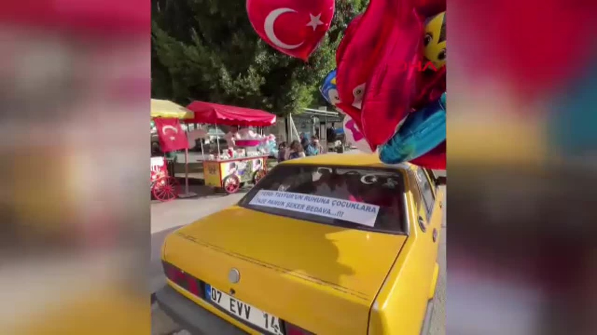Ferdi Tayfur Hayrına Ücretsiz Pamuk Şeker Dağıtan Hayran