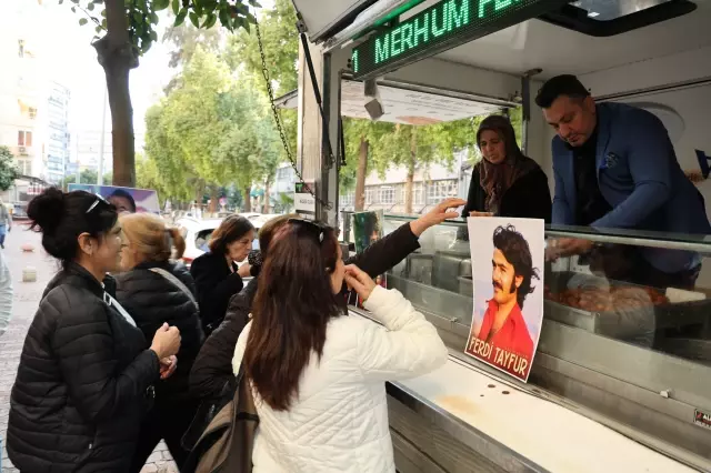 Ferdi Tayfur'un anısına memleketinde şarkıları eşliğinde lokma dağıtıldı