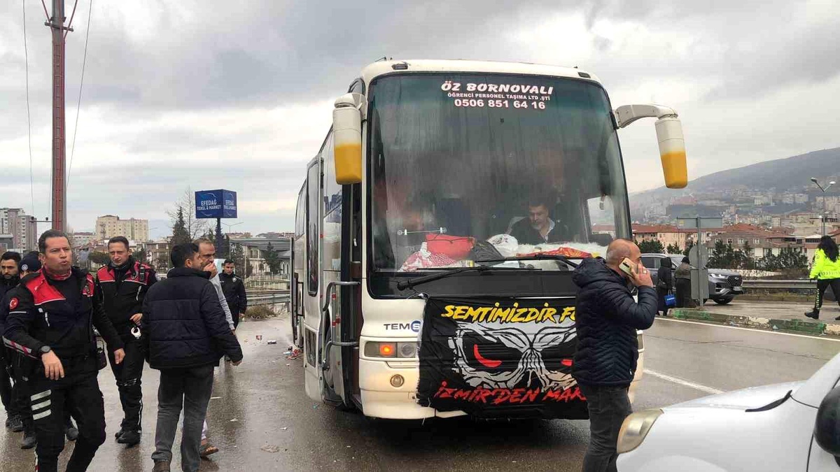 Gemlik\'te Taraftar Kavgası: 2 Yaralı