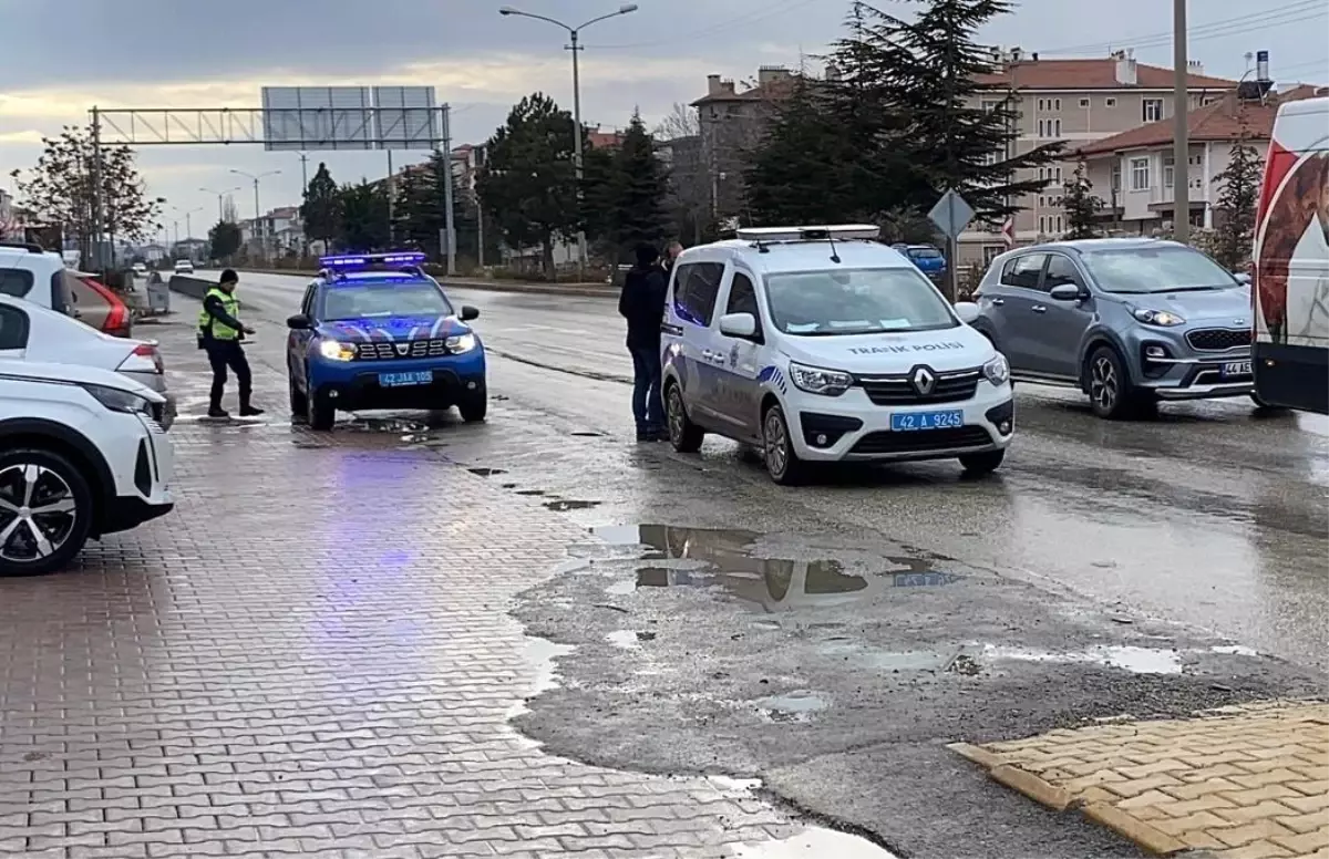 Kulu\'da Plakasız Araç Kaçtı, Polis Yakaladı