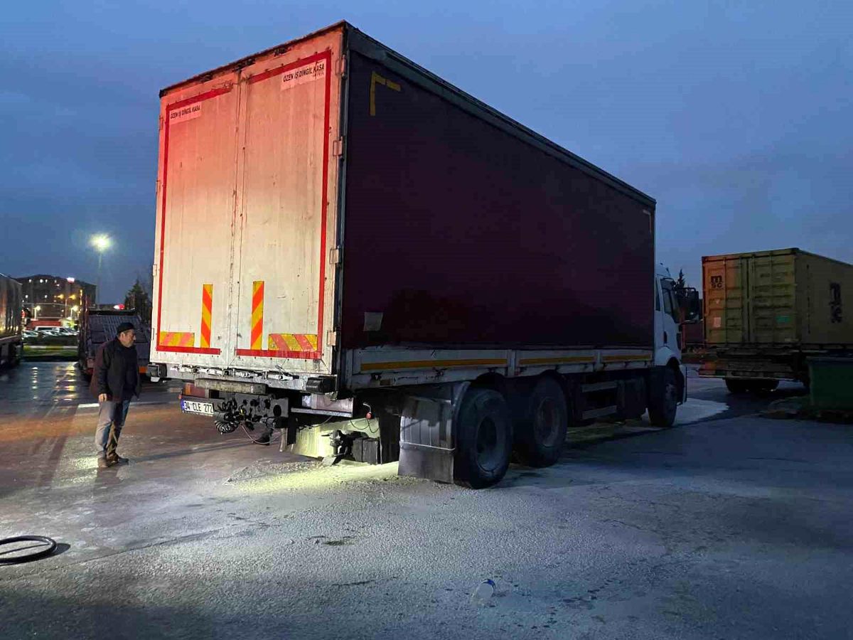 Kocaeli\'de Kamyon Yangını