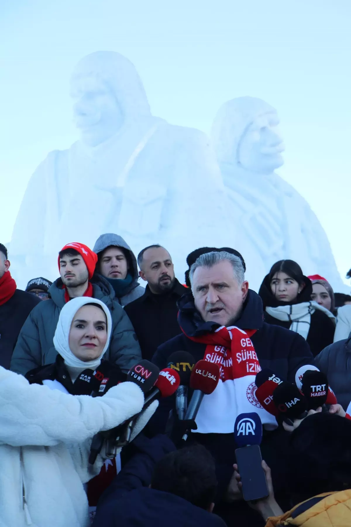 Sarıkamış Şehitleri anısına yapılan \'Kardan Heykeller Sergisi\' izlenime açıldı