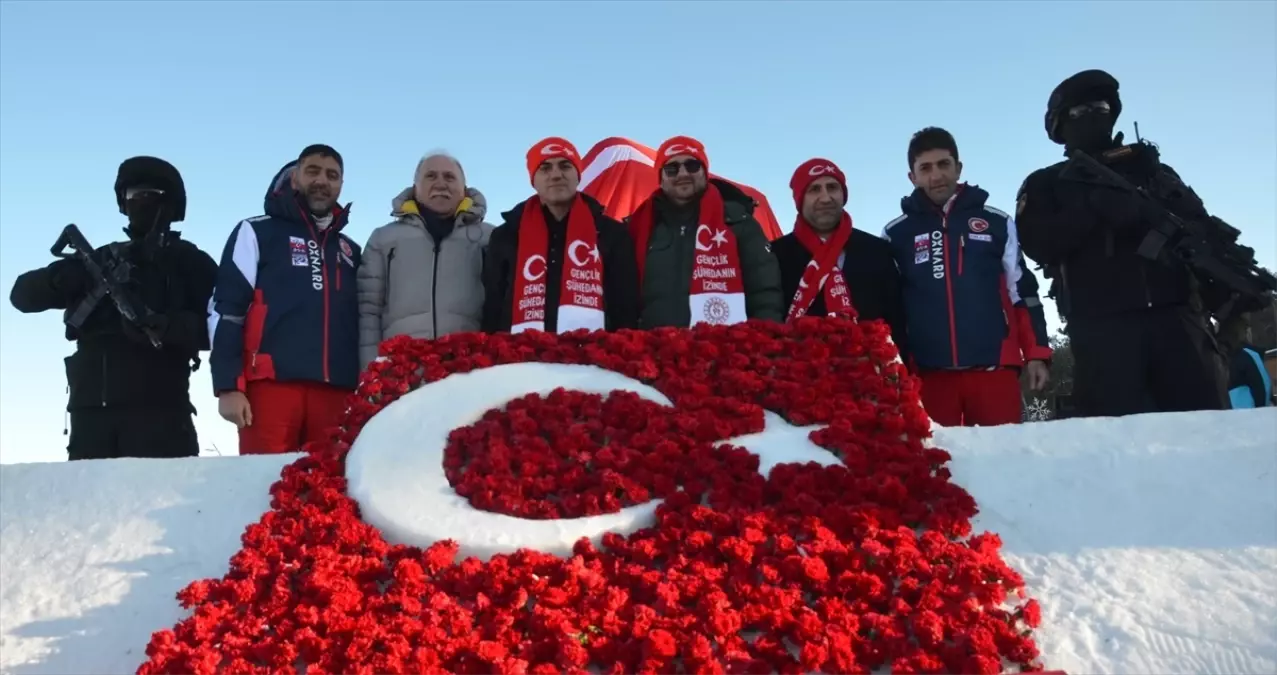 Sarıkamış\'ta şehitler için yapılan "Kardan Heykeller Sergisi" açıldı