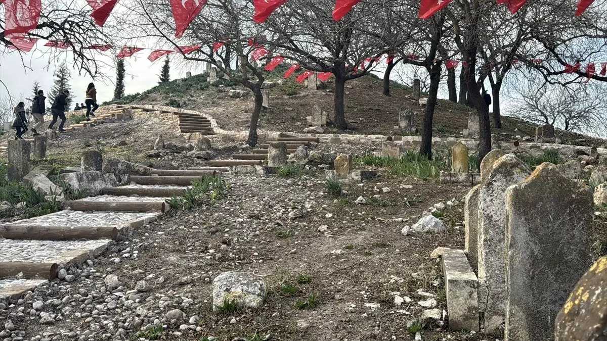 Adana\'da Camili Höyüğü Şehitliği ziyarete açıldı