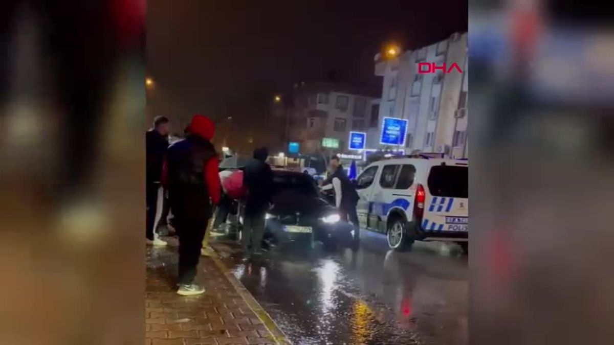 Antalya\'da Çalışır Haldeki Otomobilde Uyuyan Sürücüye Müdahale