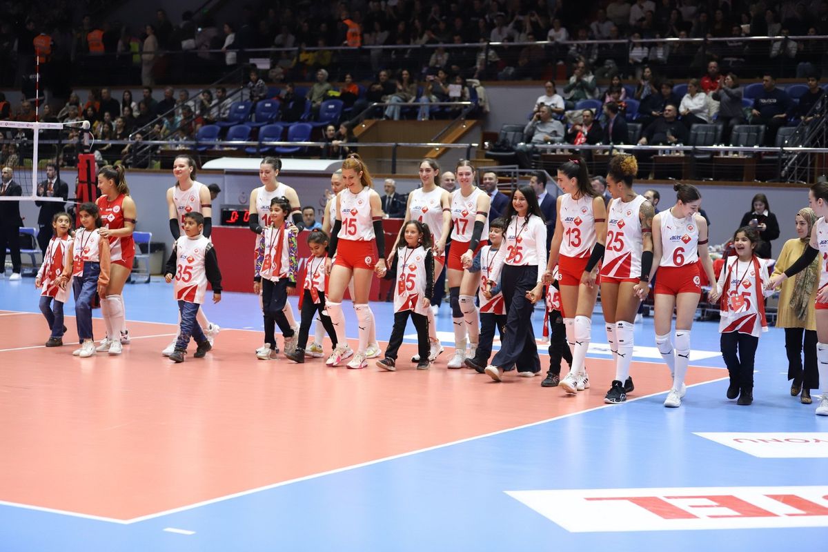 Aras Kargo, Hataylı Çocuklara Voleybol Keyfi Yaşattı