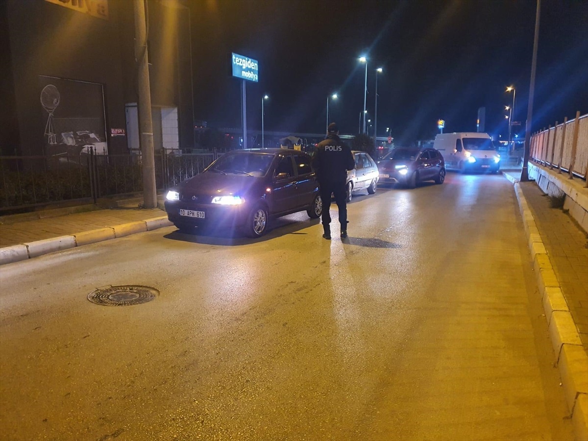 Balıkesir\'de Huzur Uygulaması: 13 Gözaltı