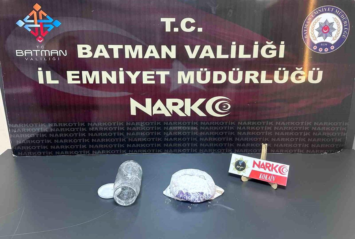 Batman\'da Uyuşturucu Yakalanan Yolcu Tutuklandı