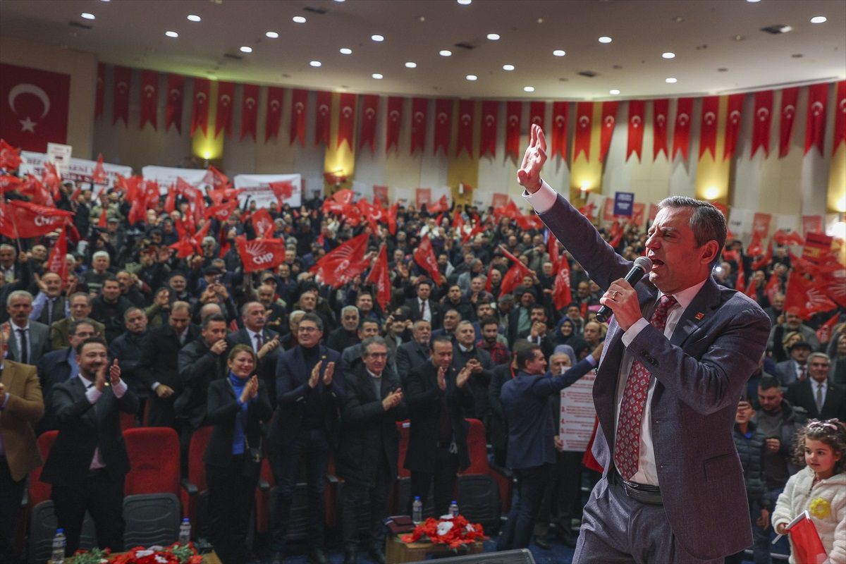Özgür Özel Erzurum\'da Halk Buluşması Düzenledi