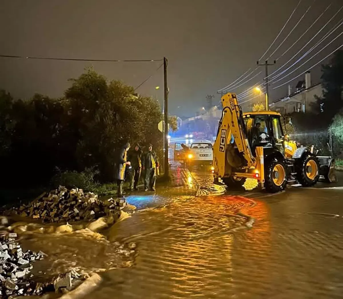 Datça\'da Şiddetli Sağanak: 16 Ev ve 2 İş Yeri Su Bastı