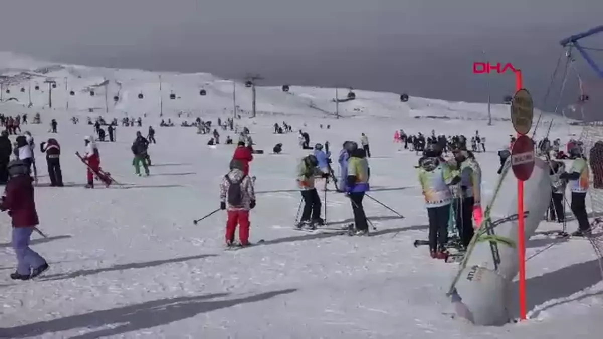 Erciyes Kayak Merkezi\'nde Sömestir Tatili Yoğun İlgiyi Çekiyor