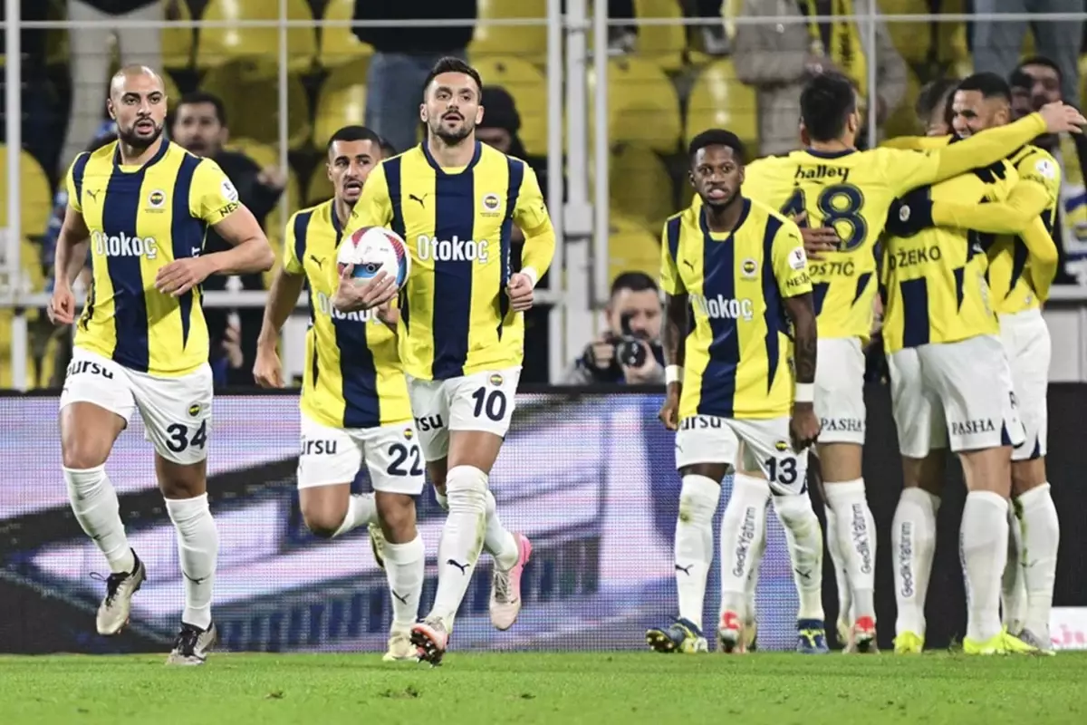 Fenerbahçe\'de takımın yıldızı Konyaspor maçında forma giyemeyecek