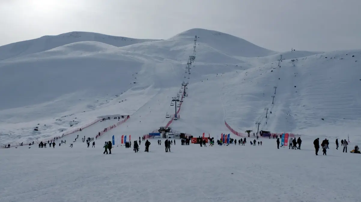 Hesarek Kayak Merkezi Sezonu Açtı