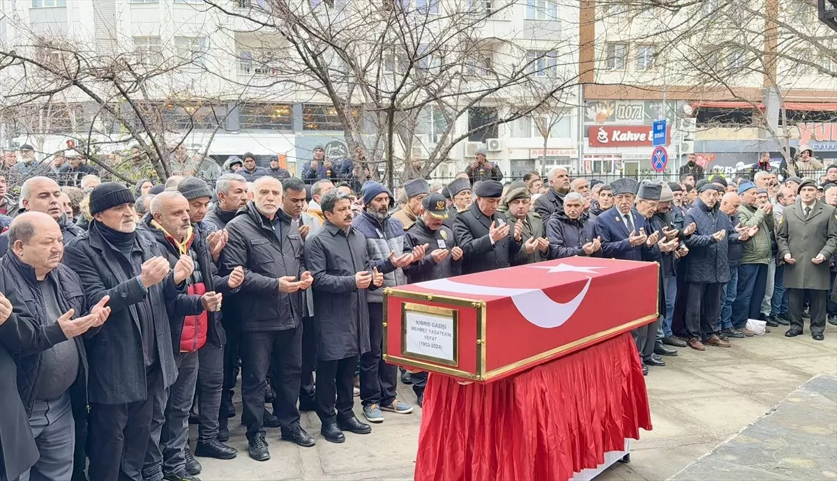 Kıbrıs Gazisi Mehmet Yasatekin Son Yolculuğuna Uğurlandı